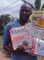  Alberto RODRIGUEZ - 'Vendedor de prensa'. Lagos. Nigeria.